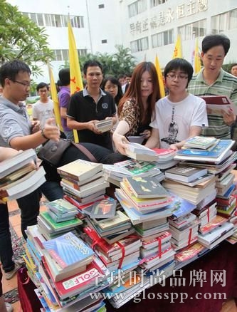 蘋果書屋捐書活動現(xiàn)場